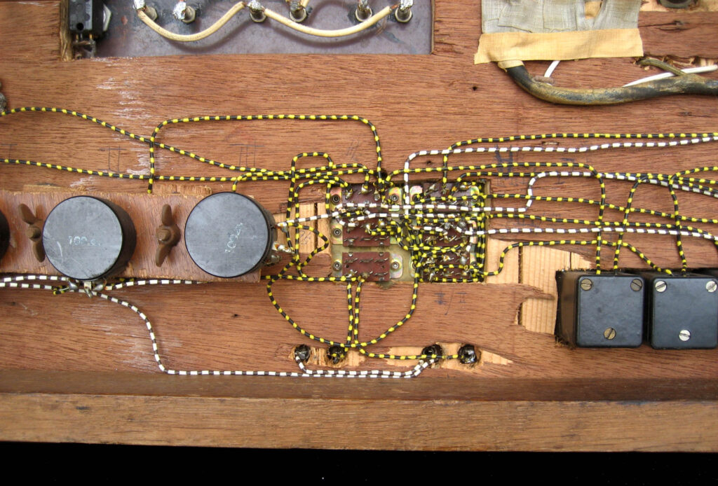 achterzijde schakelpaneel voor het Kindercircus