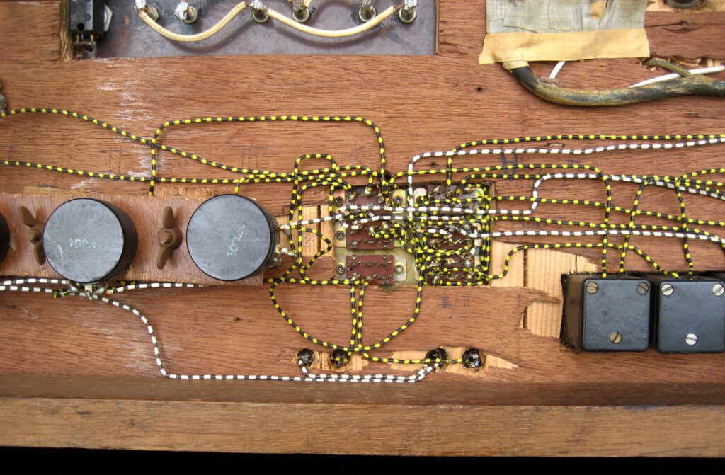 achterzijde schakelpaneel voor het Kindercircus