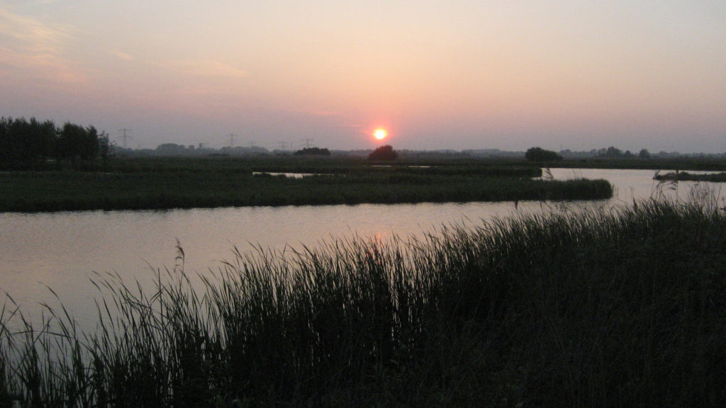 After the tone: zonsondergang bij Oostzaan