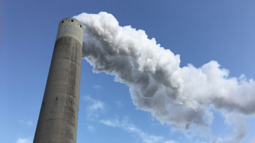 de Wolkenfabriek, schoorsteen Hemweg 8 met rookpluim